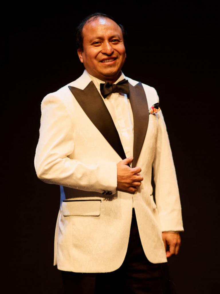 roberto_chamale1.jpg roberto_chamale1.jpg